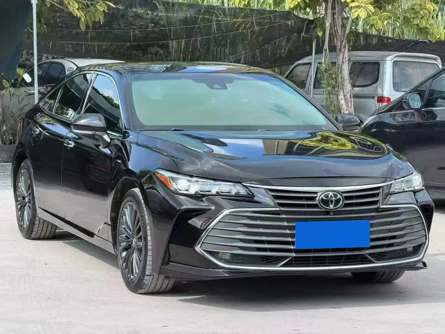 Toyota Avalon 2.5 Black Sedan