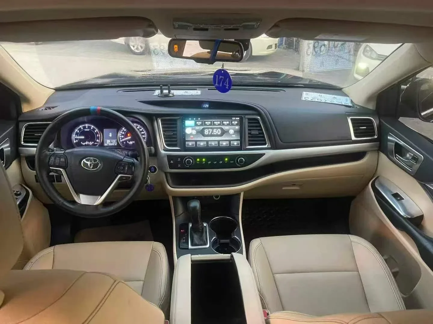Toyota Highlander 2WD Elite, 7 мест