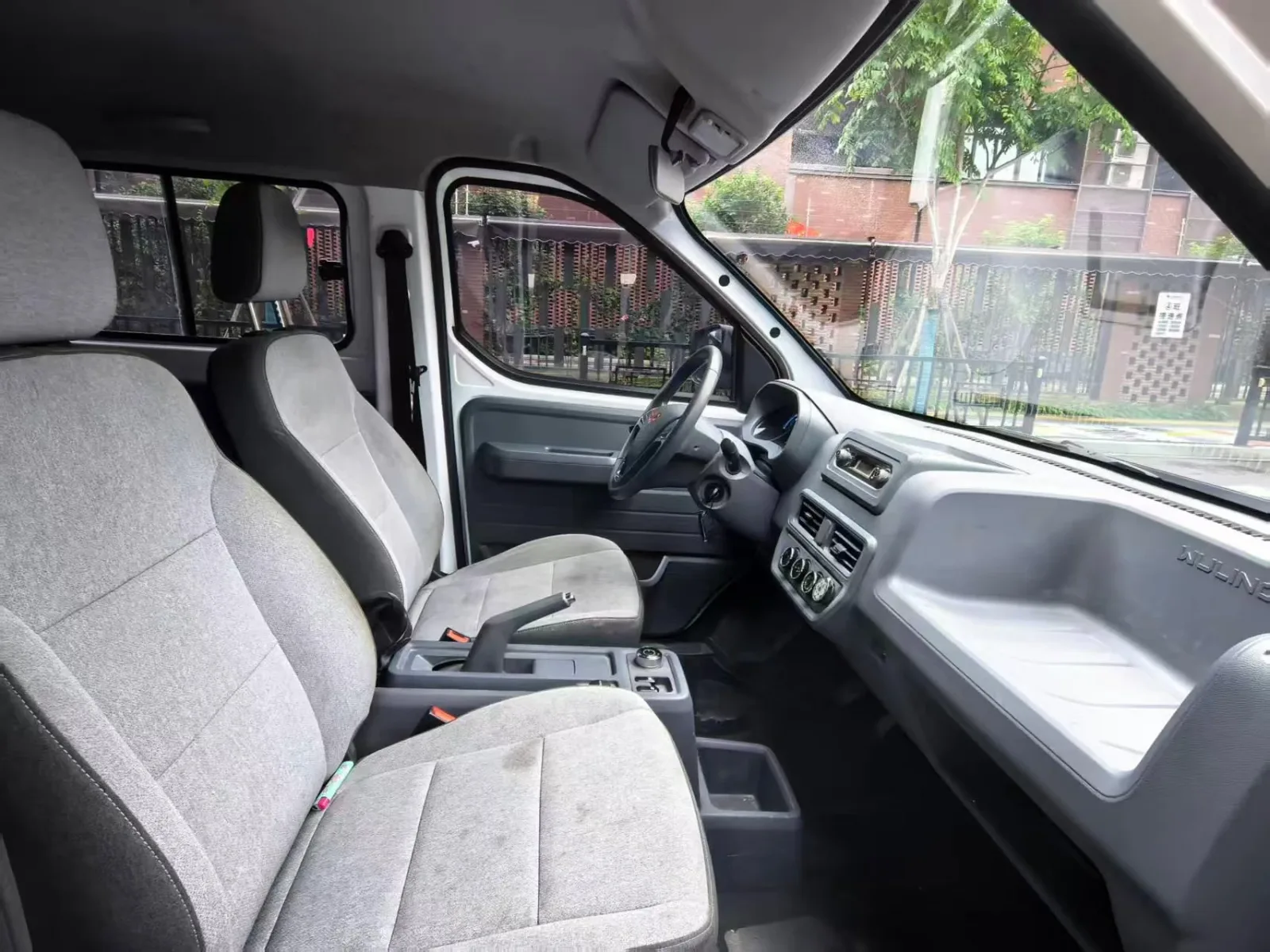 Wuling Yangguang пассажирский электрофургон