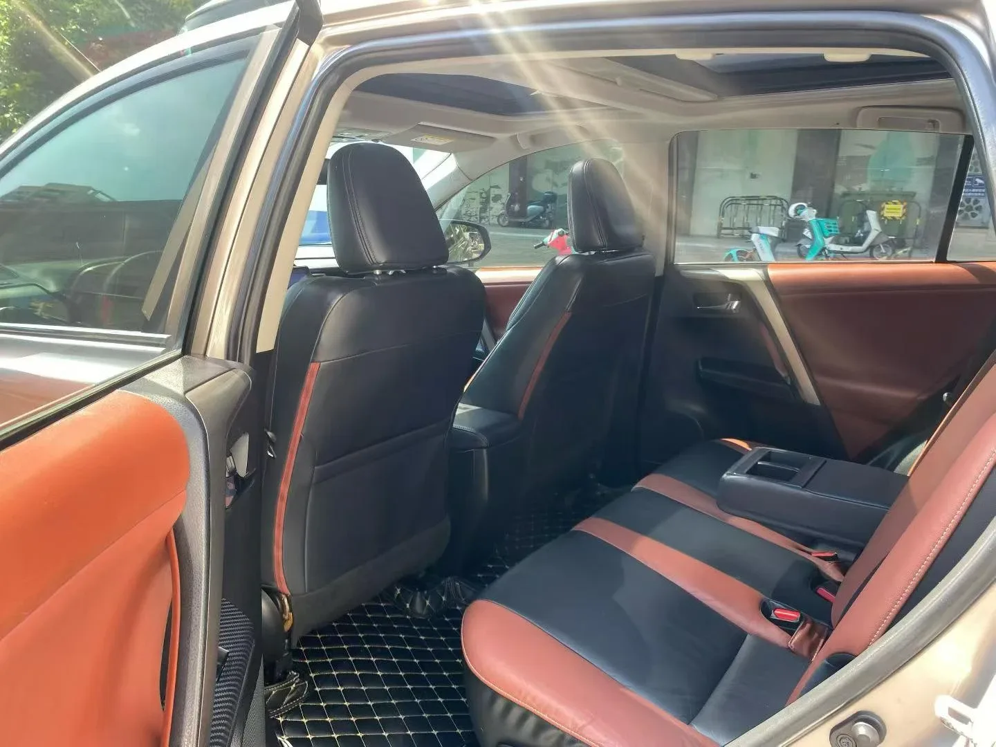 Toyota RAV4 2.5 AT 4WD