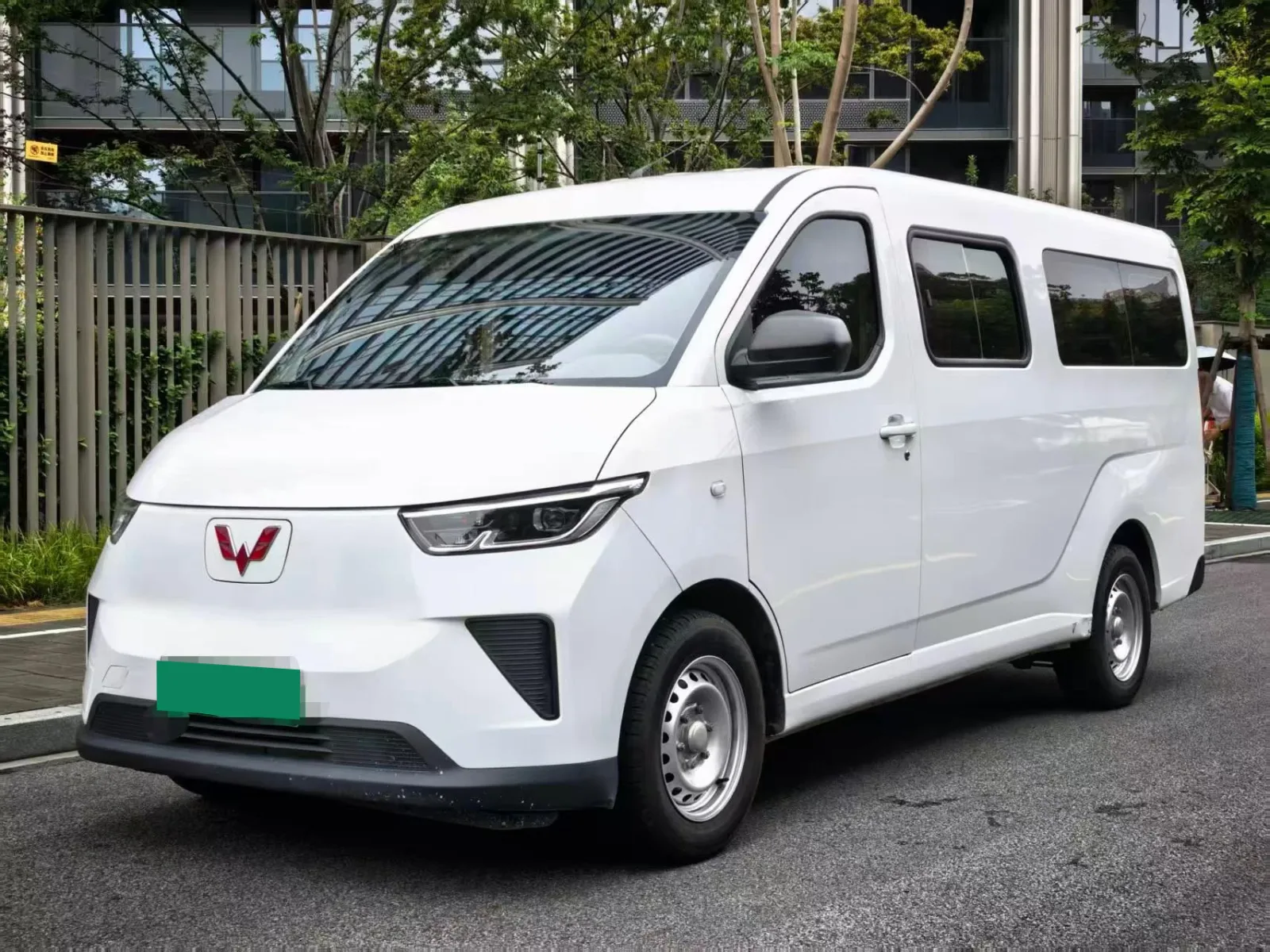 Wuling Yangguang пассажирский электрофургон