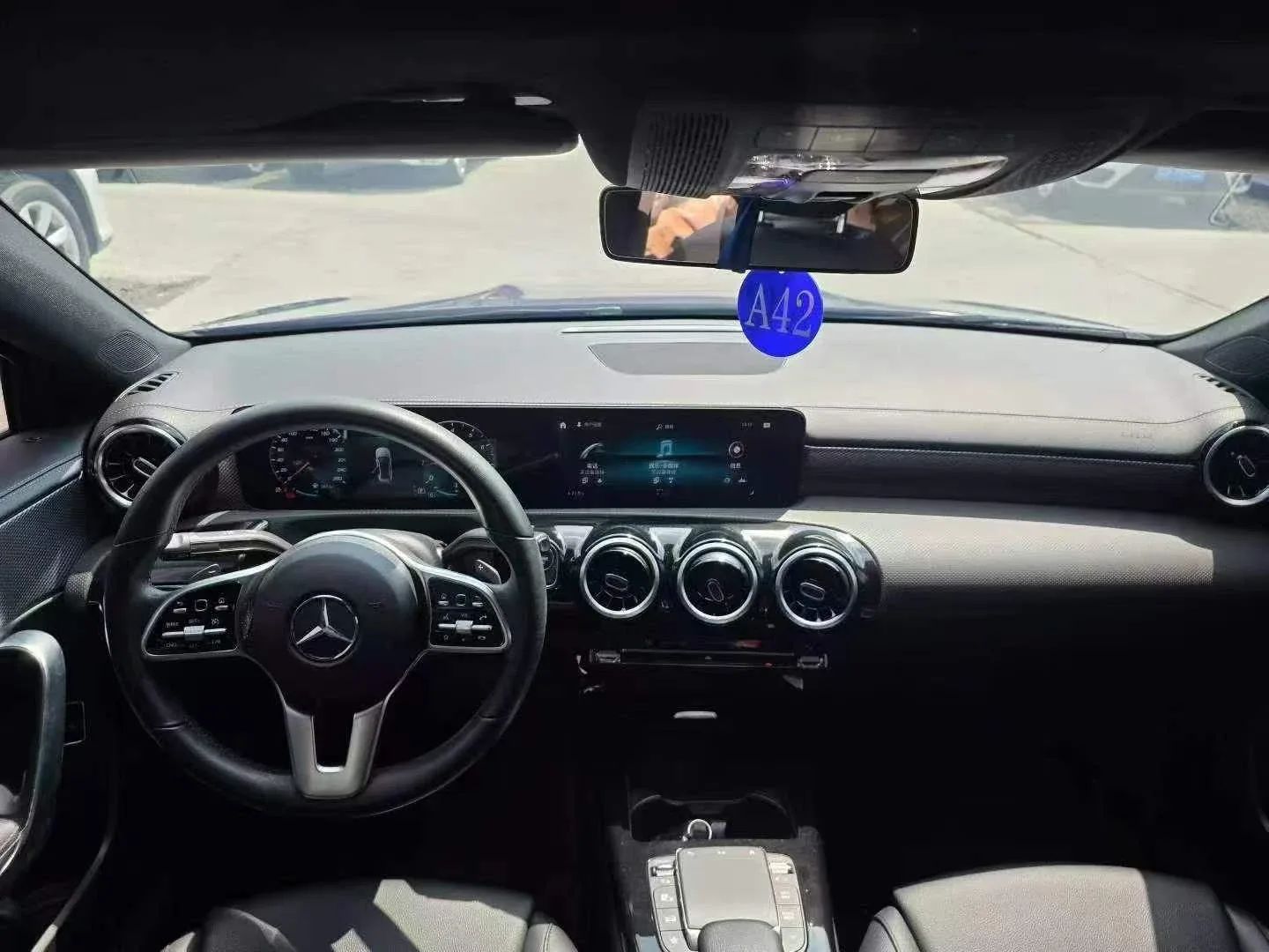Mercedes-Benz A180L
