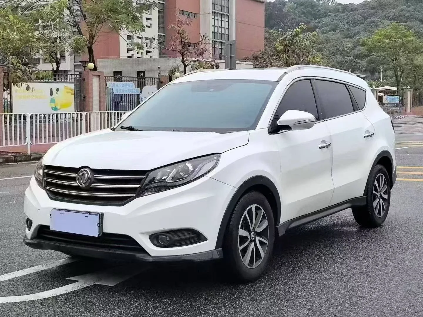 Dongfeng Fengguang 580 1.5T CVT