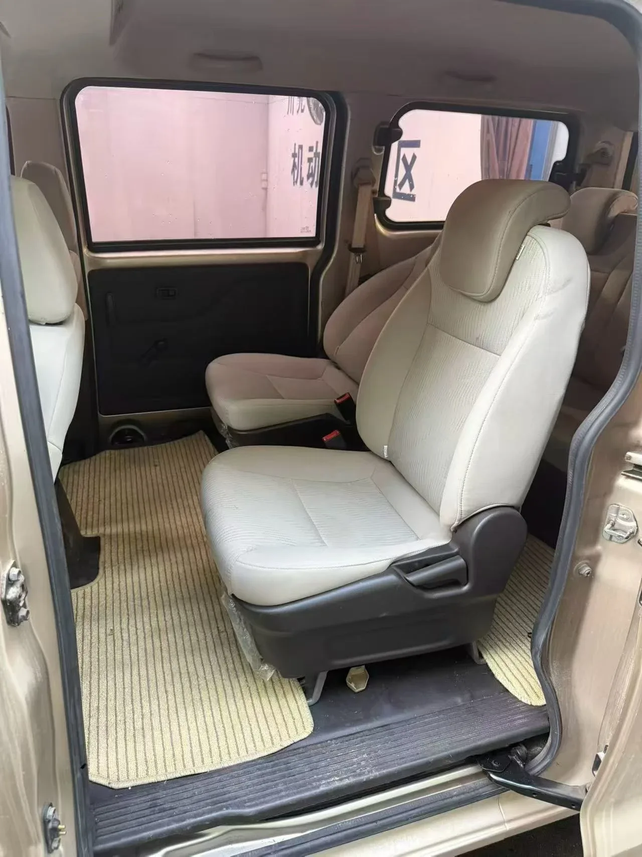 Wuling Hongguang V 7-местный