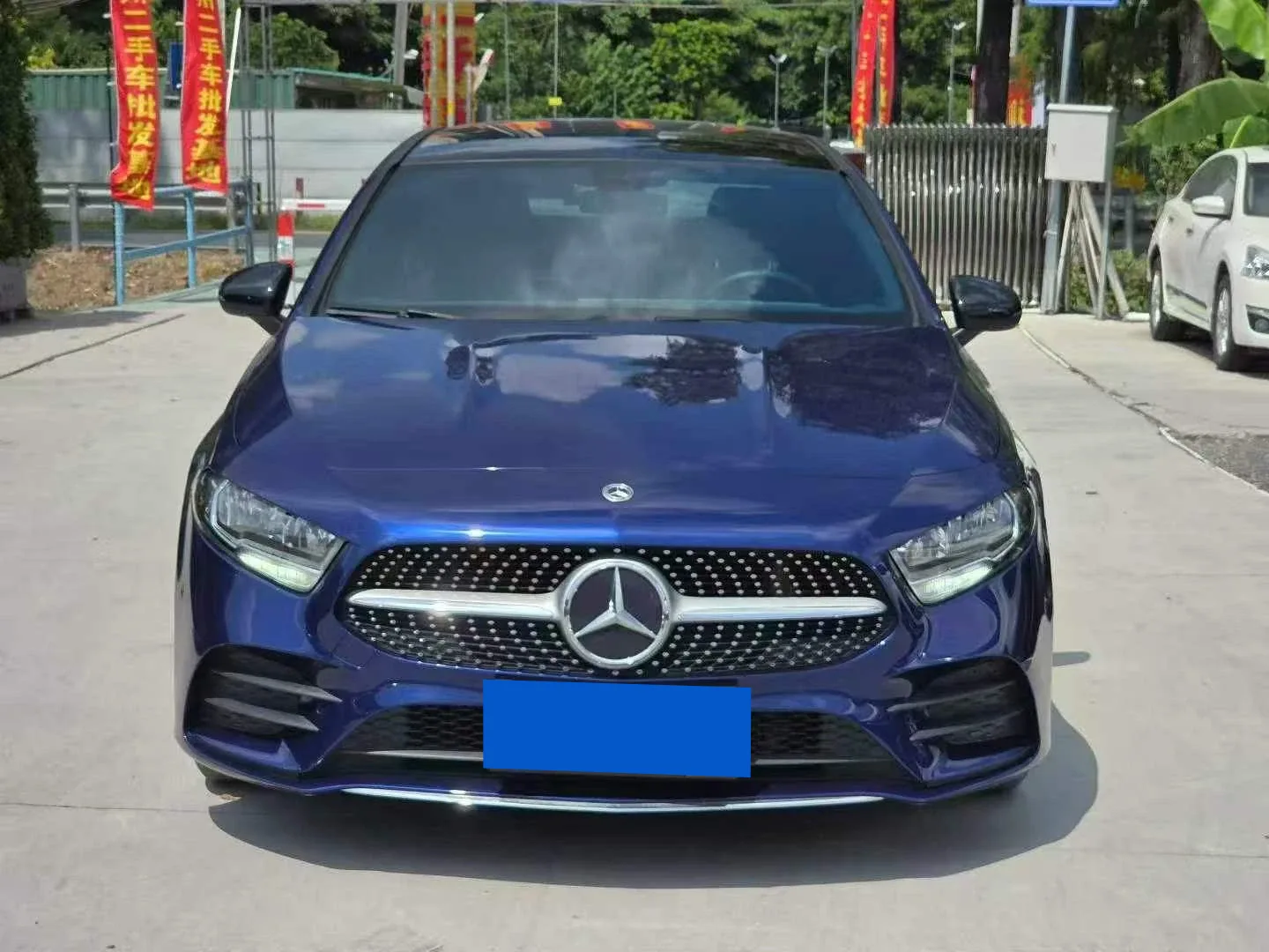 Mercedes-Benz A180L