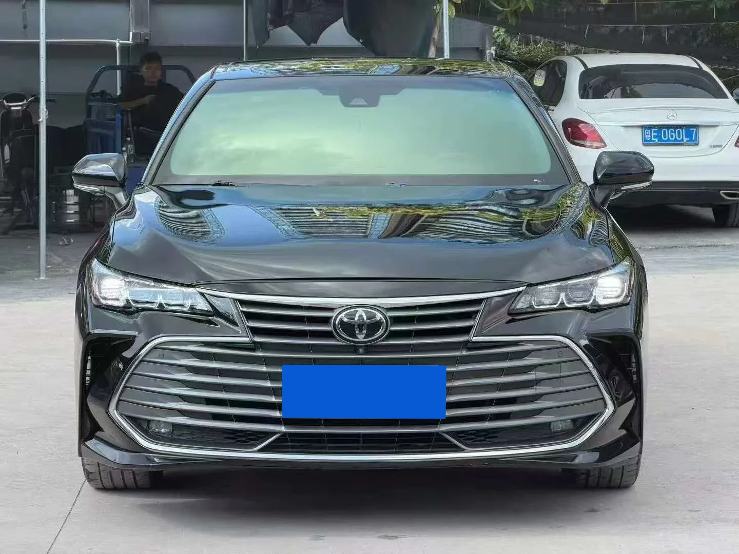 Toyota Avalon 2.5 黑色轿车