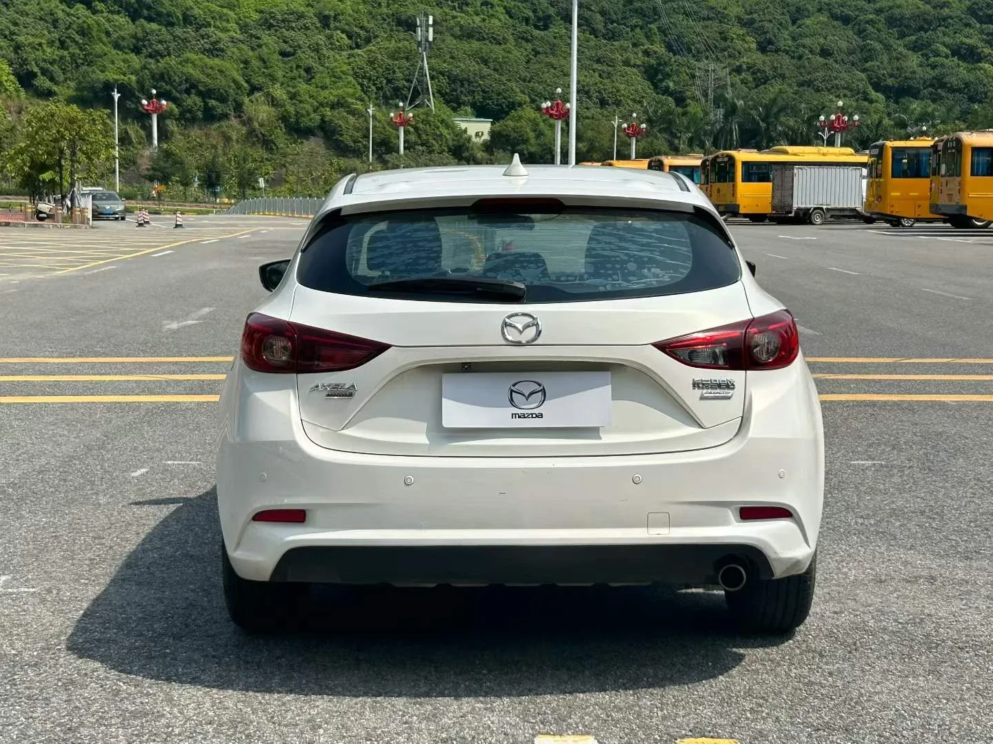 Mazda Axela 1.5, хэтчбек