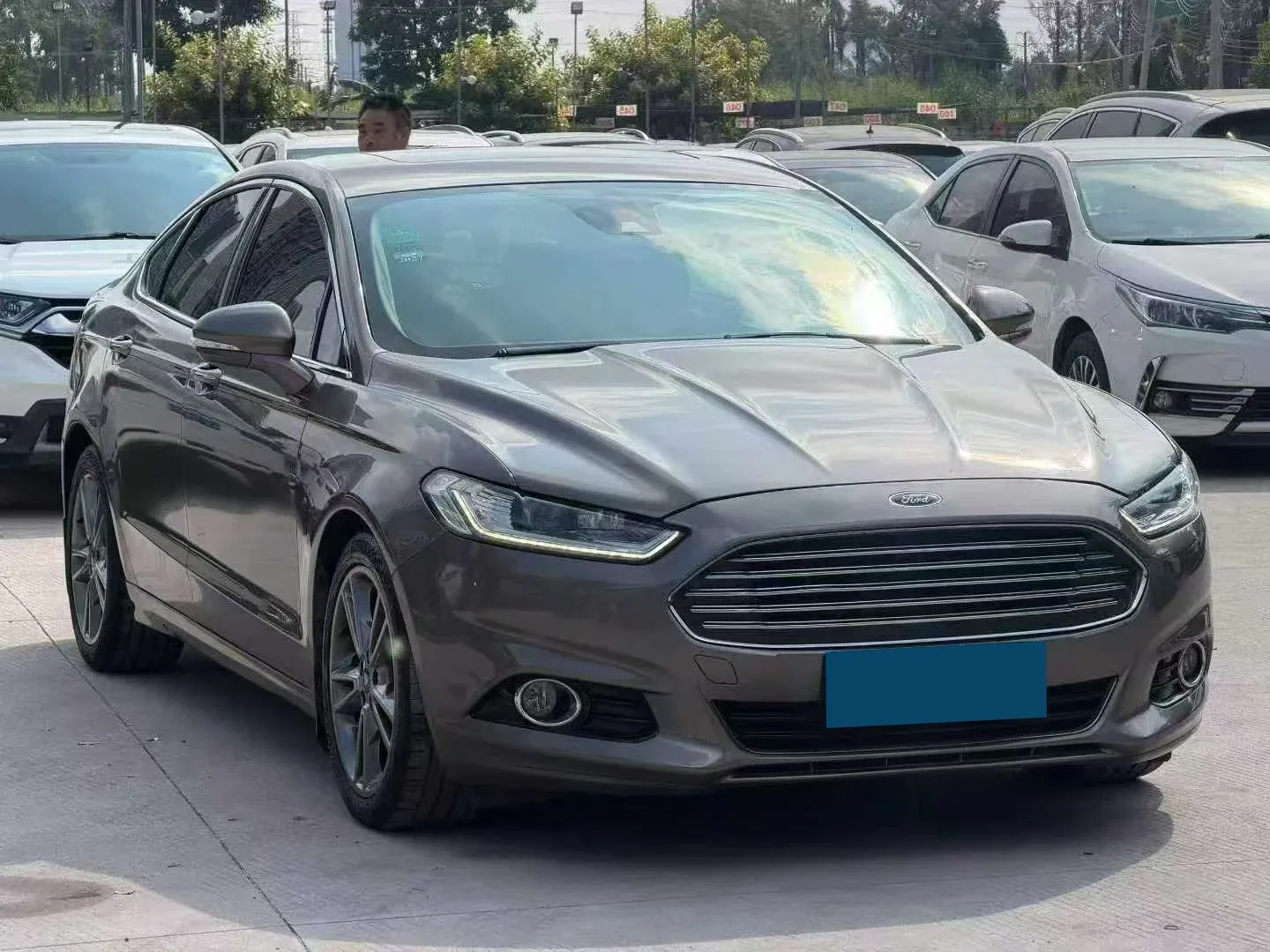Ford Mondeo sedan