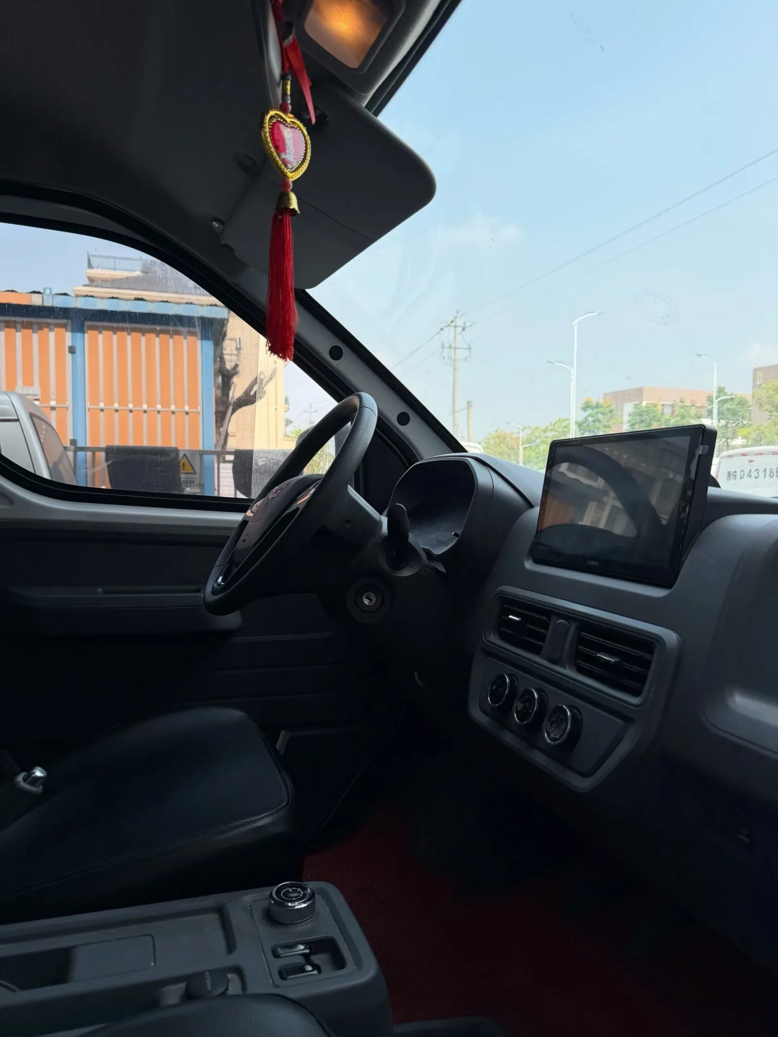 Wuling Yangguang 6-местный электрический фургон