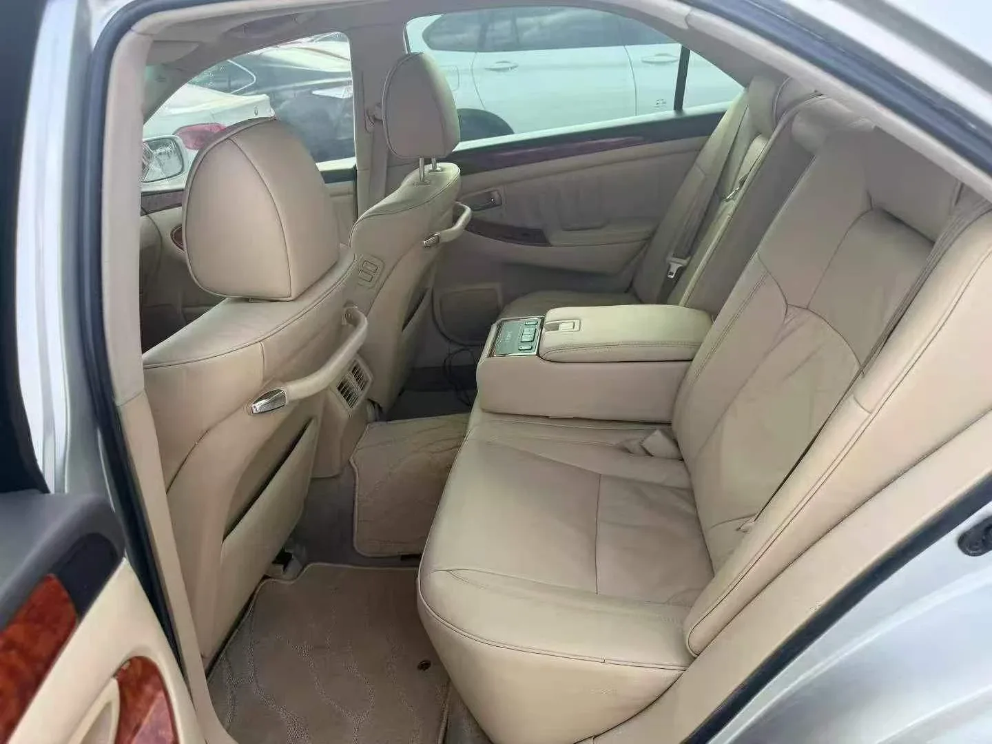 Toyota Crown Royal Saloon
