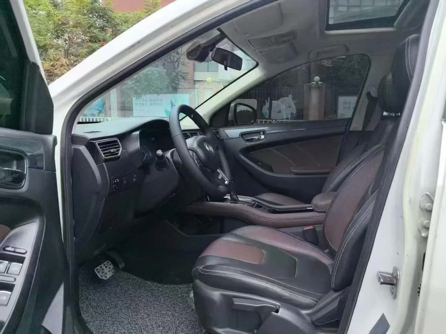Dongfeng Fengguang 580 1.5T CVT