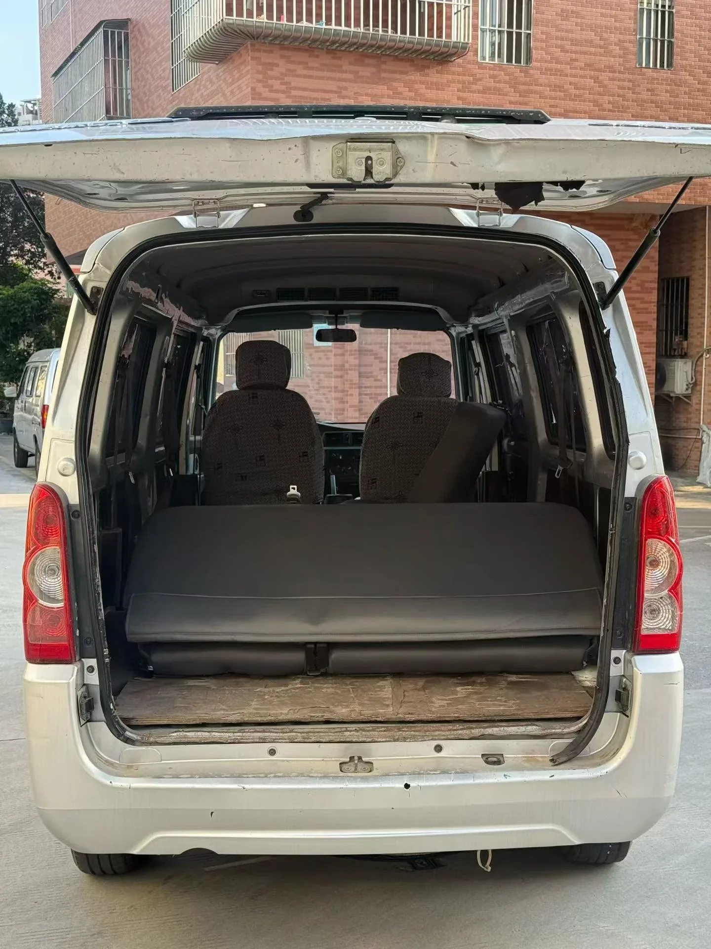 Wuling Rongguang EV