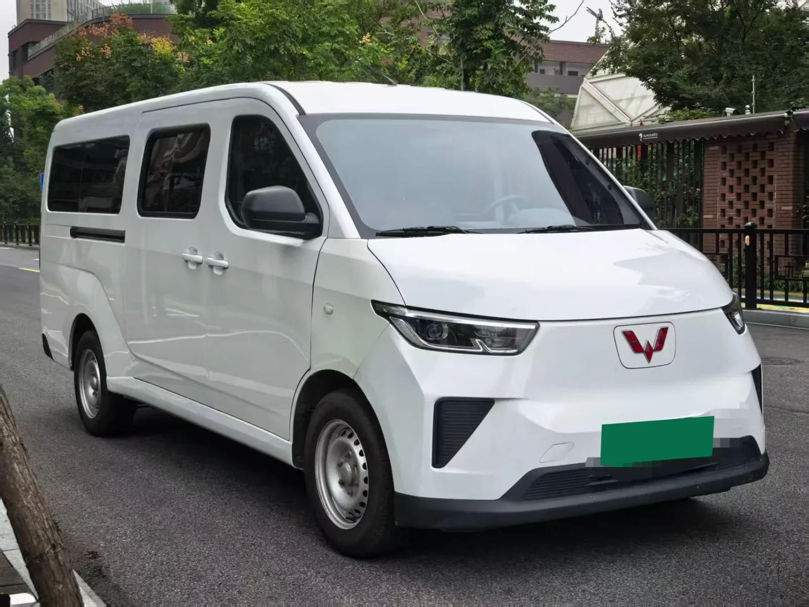 Wuling Yangguang пассажирский электрофургон