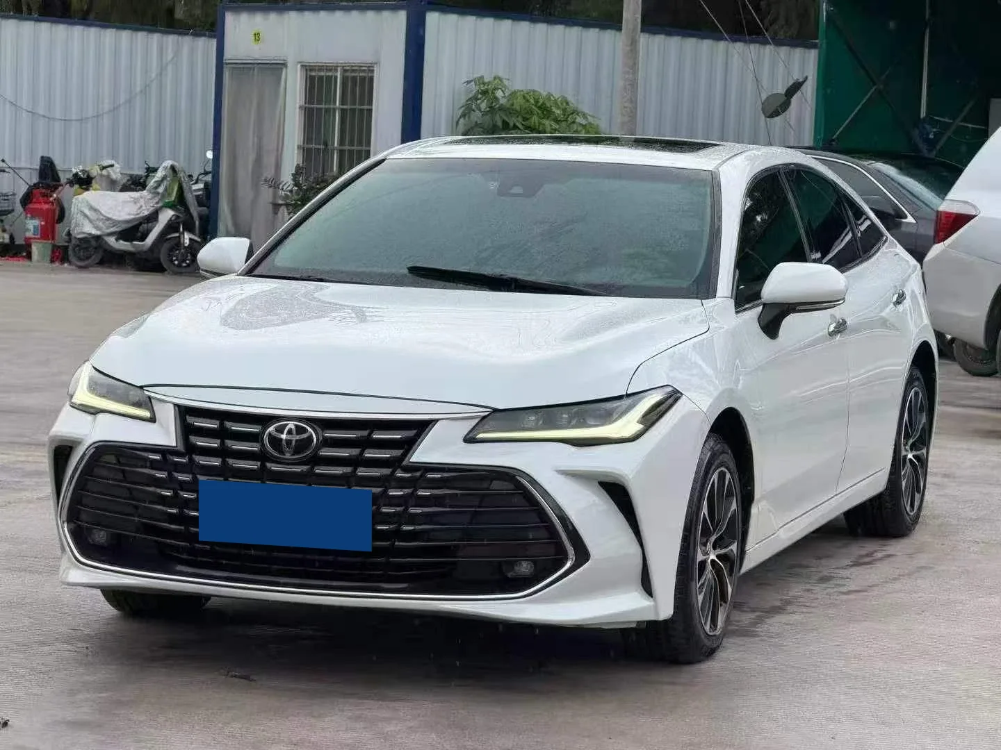 Toyota Avalon sedan