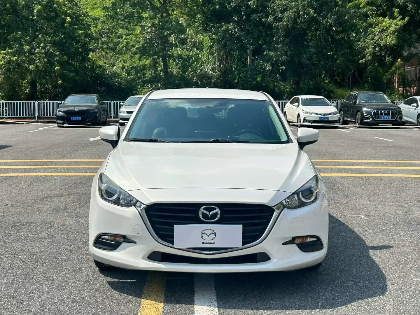 Mazda Axela 1.5, хэтчбек