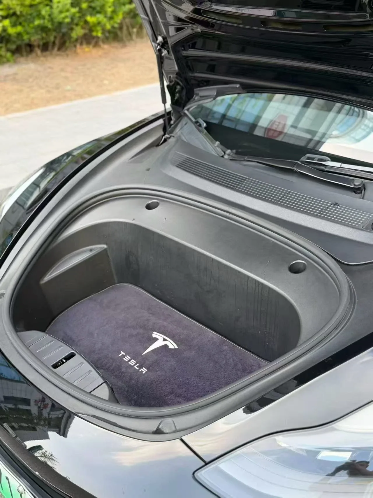 Tesla Model 3 纯电轿车
