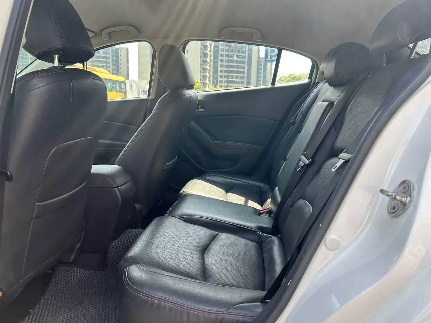 Mazda Axela 1.5, хэтчбек
