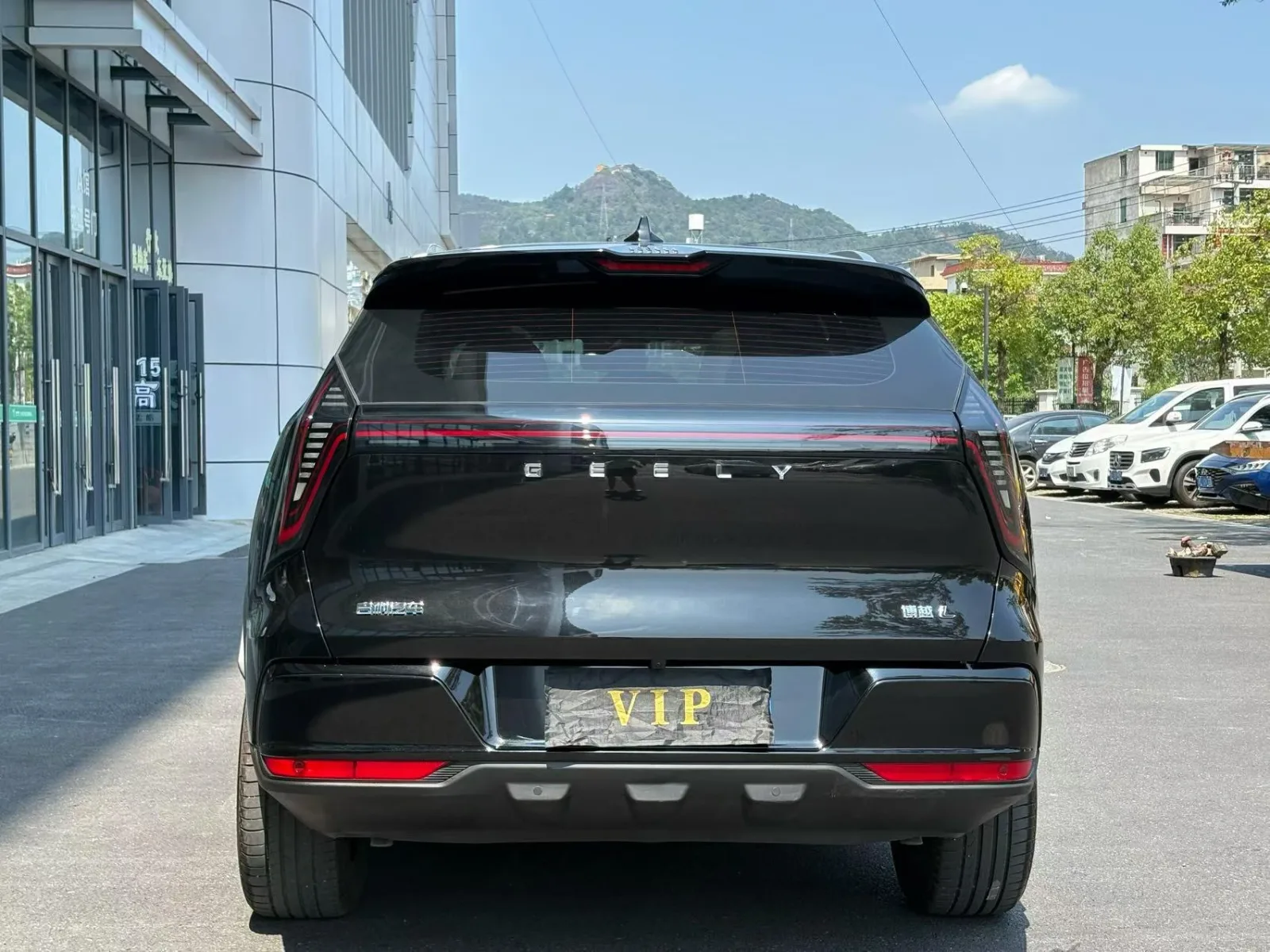 Geely Boyue L