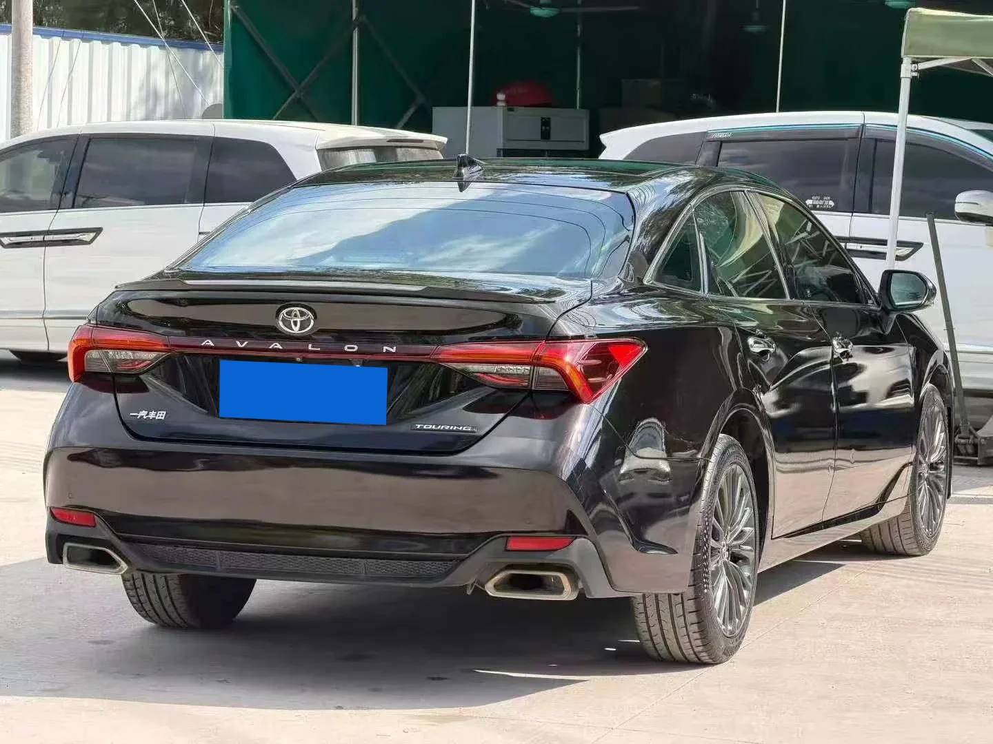 Toyota Avalon 2.5 黑色轿车