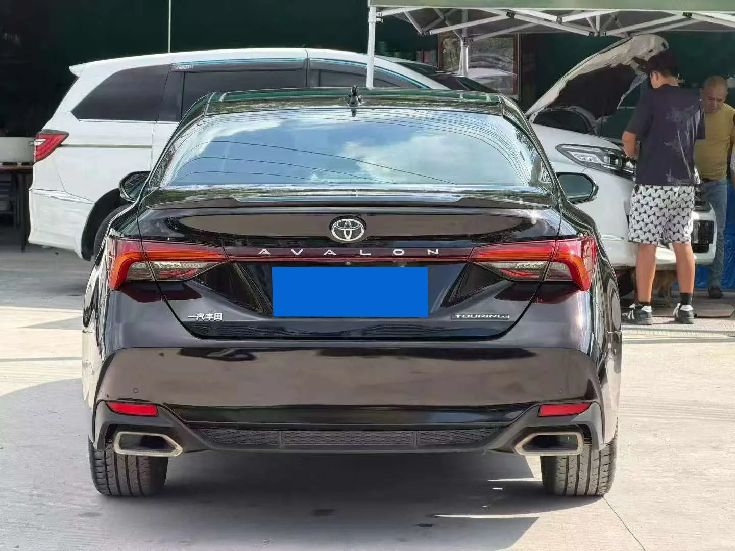 Toyota Avalon 2.5 黑色轿车