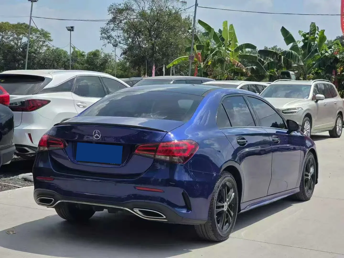 Mercedes-Benz A180L