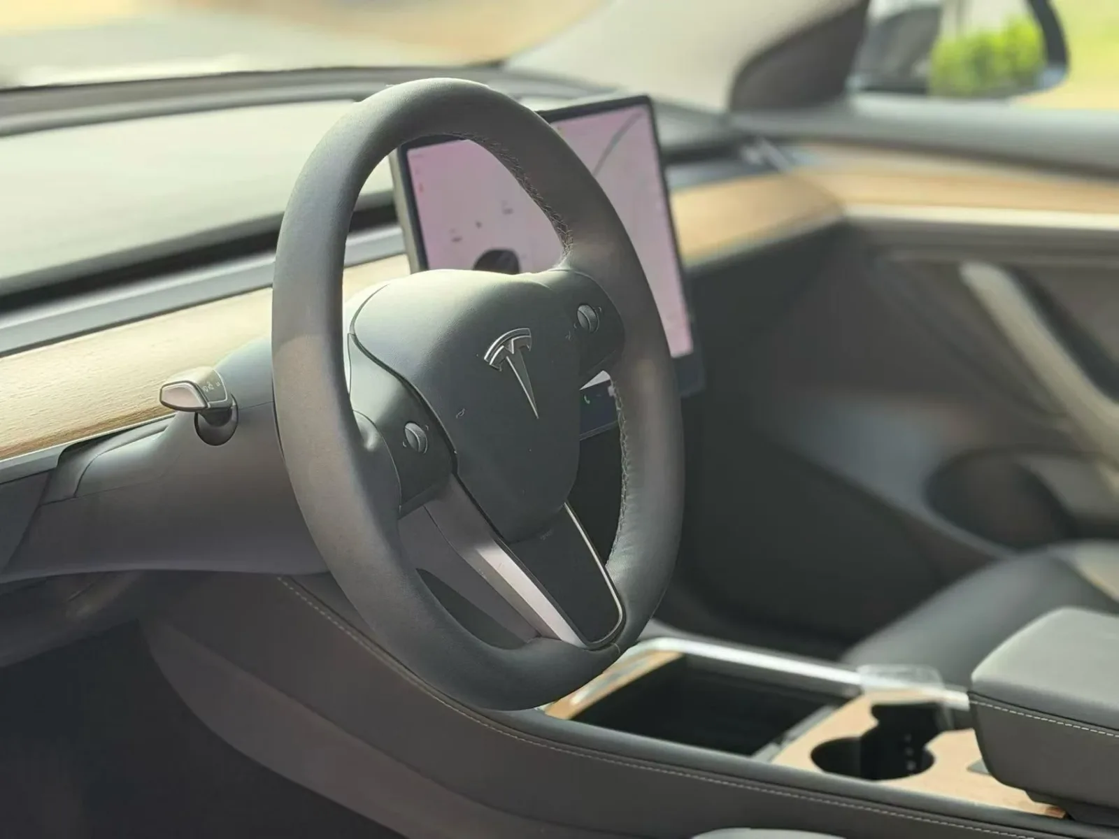 Tesla Model 3 纯电轿车