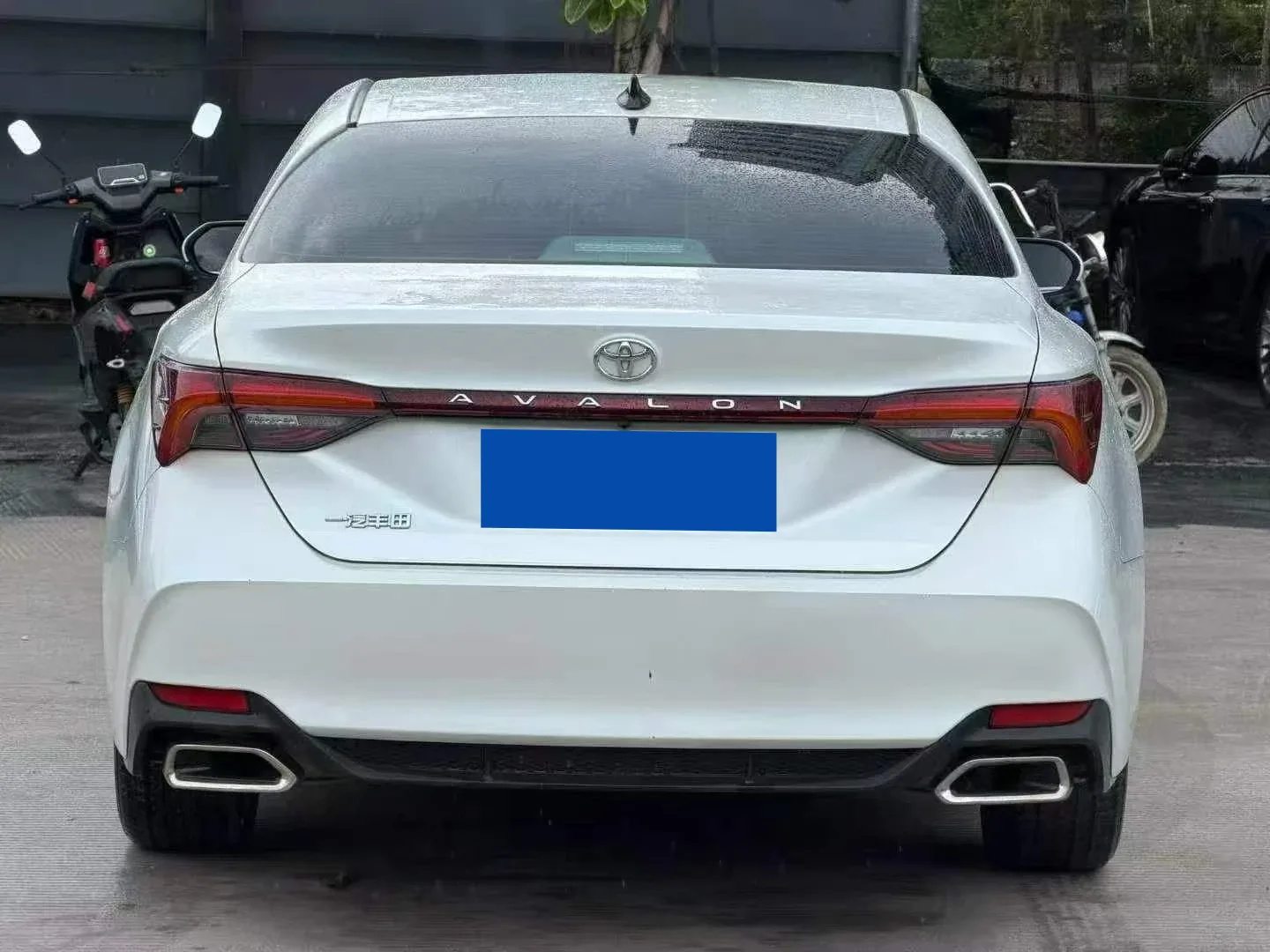 Toyota Avalon sedan