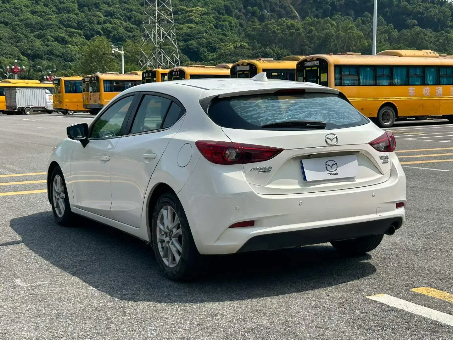 Mazda Axela 1.5, хэтчбек