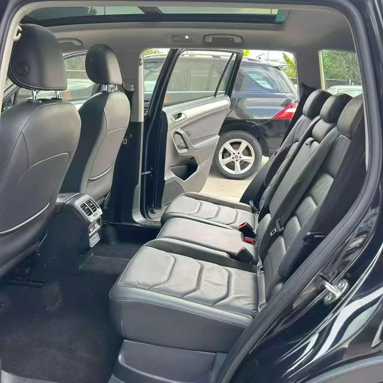 Volkswagen Tiguan L 330TSI
