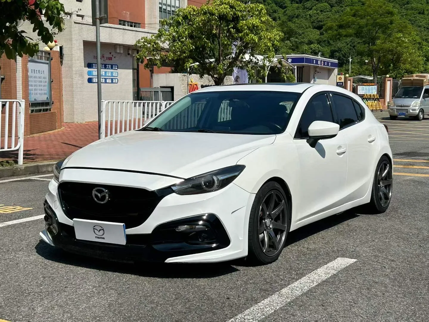 Mazda Axela хэтчбек 2.0