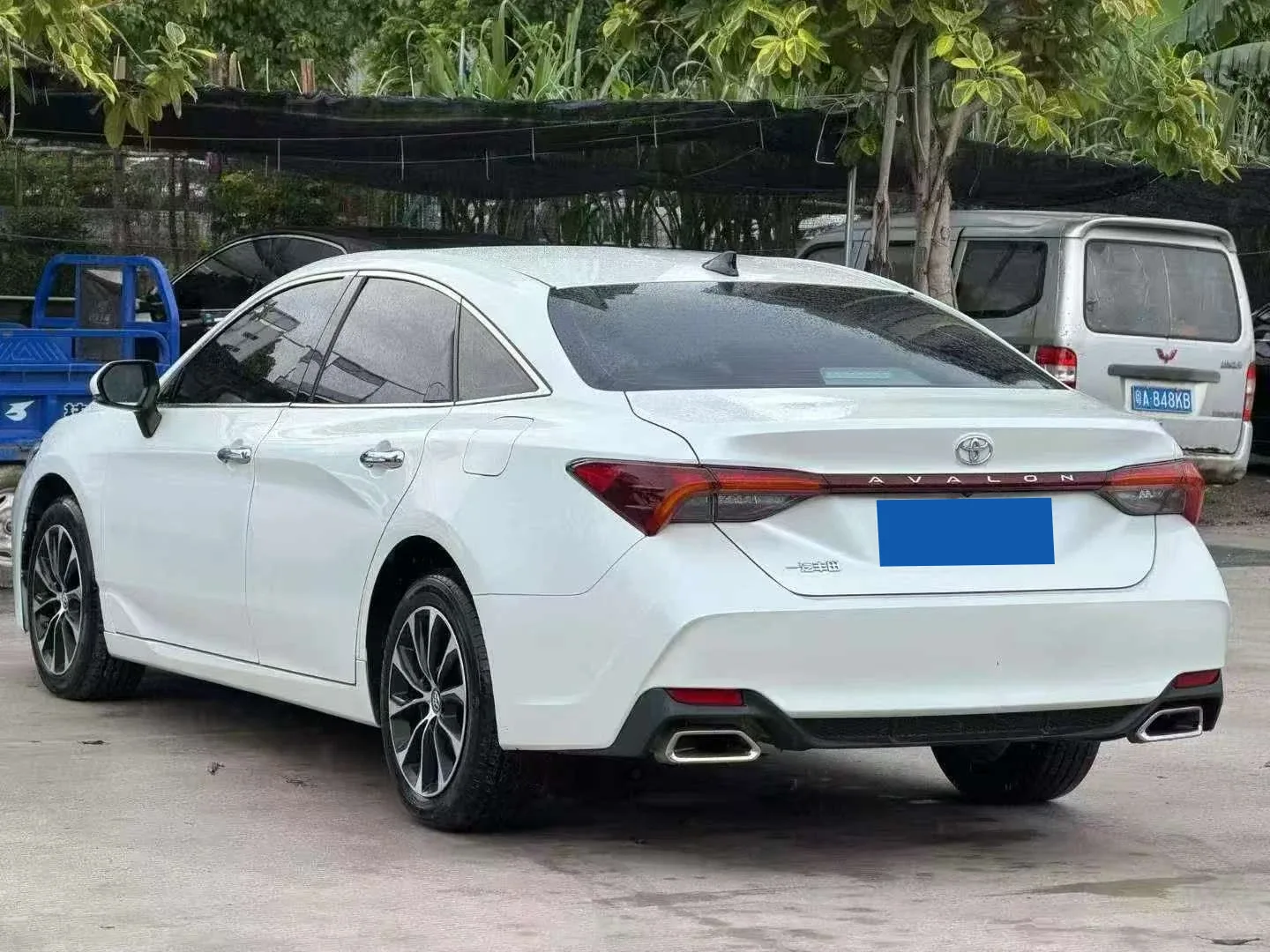 Toyota Avalon sedan