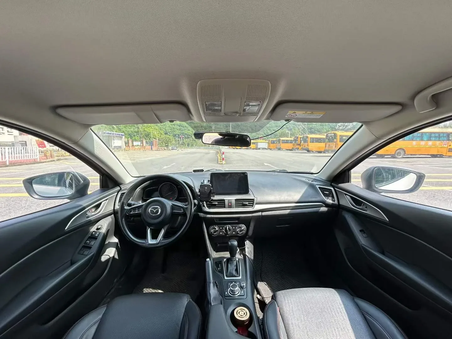 Mazda Axela 1.5, хэтчбек