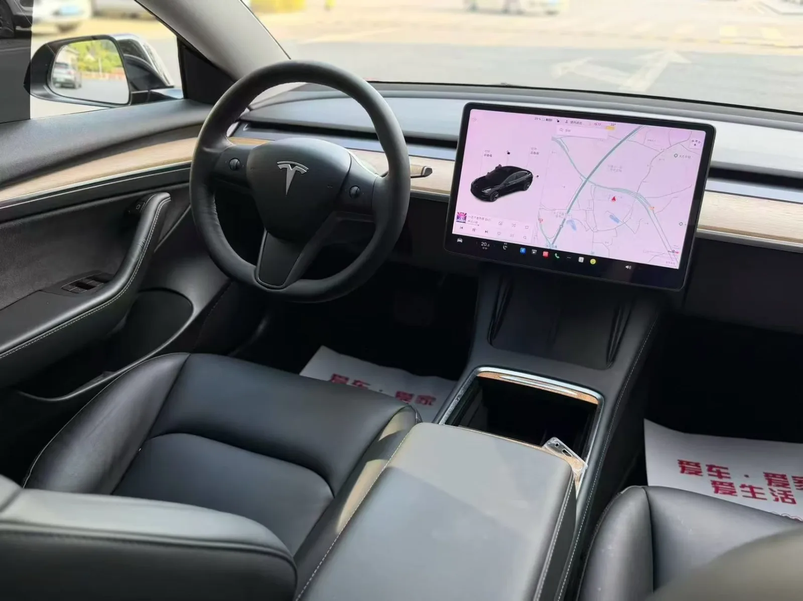 Tesla Model 3 纯电轿车