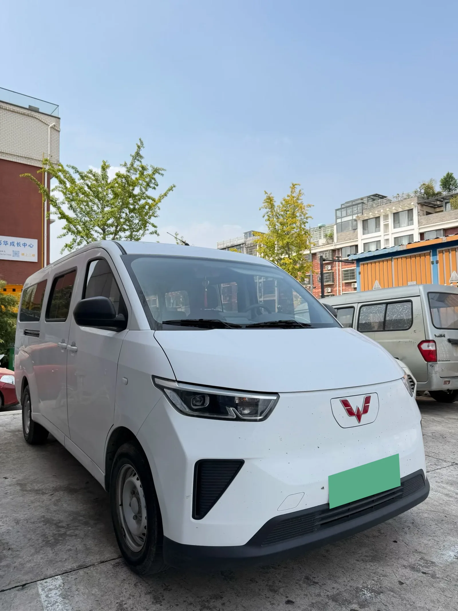 Wuling Yangguang 6-местный электрический фургон