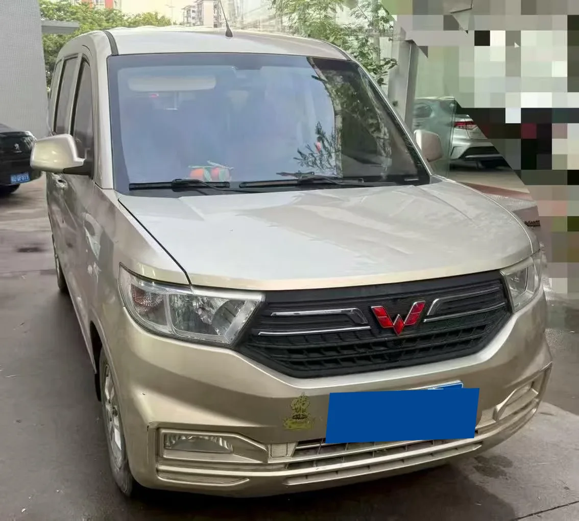 Wuling Hongguang V 7-местный