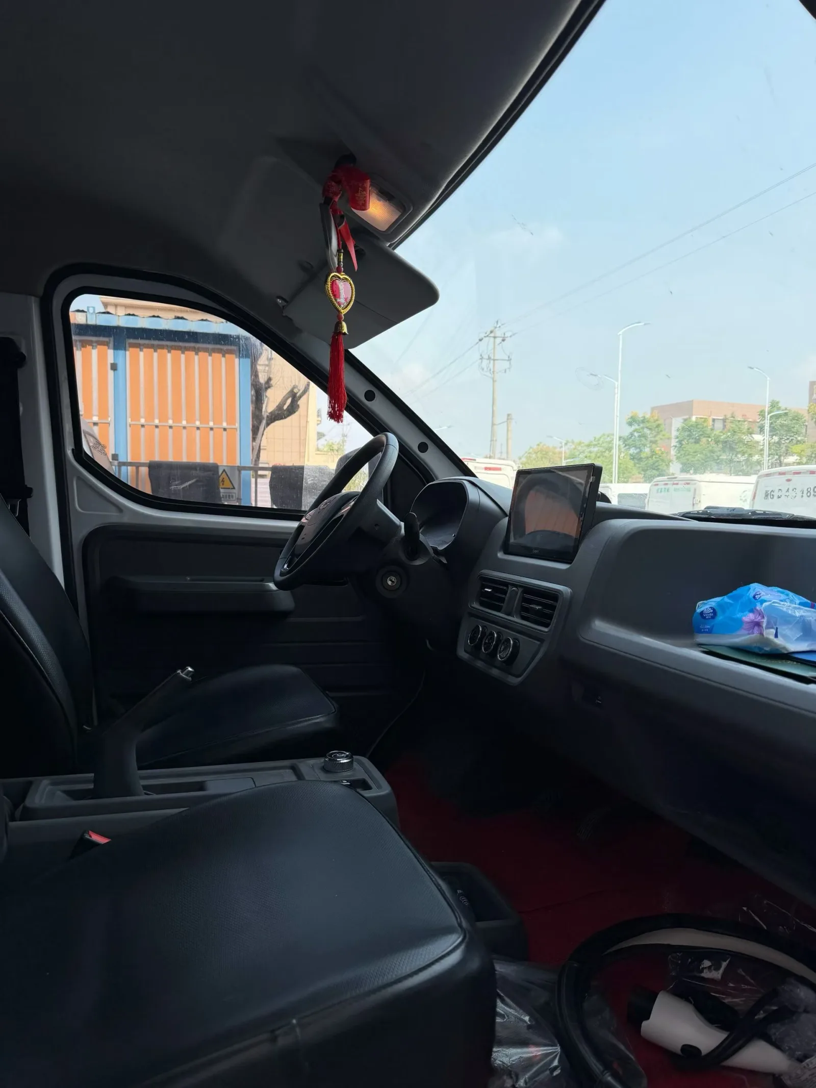 Wuling Yangguang 6-местный электрический фургон