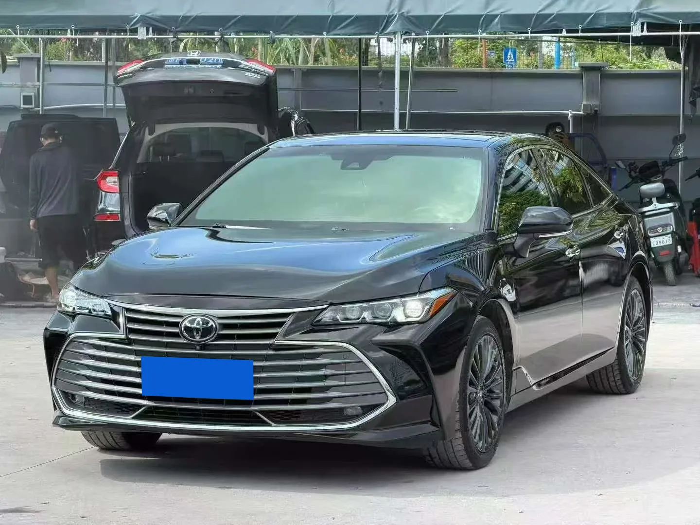 Toyota Avalon 2.5 黑色轿车